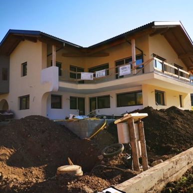 Costruzione di una casa residenziale con garage accessorio a San Vigilio di Marebbe,