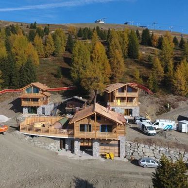 Drei Chalets auf dem Kronplatz