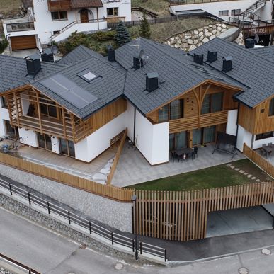 Tre unità abitative con garage accessorio a San Cassiano