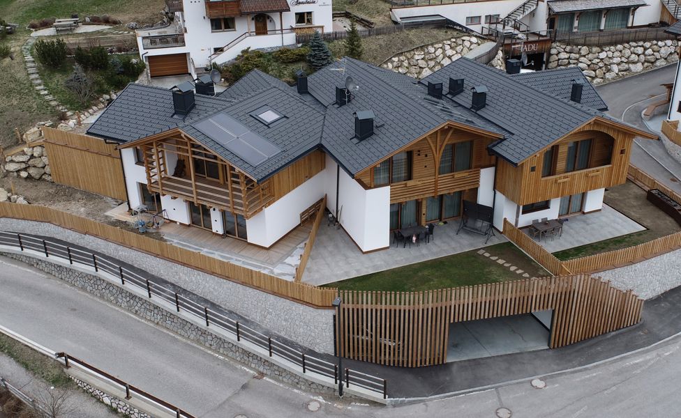 Drei Wohneinheiten mit Zubehörgarage in St. Kassian