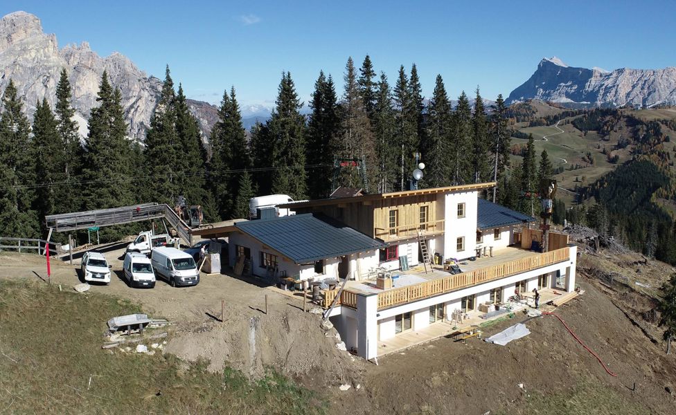 Die Schutzhütte ‚Crep de Munt‘ oberhalb von Corvara