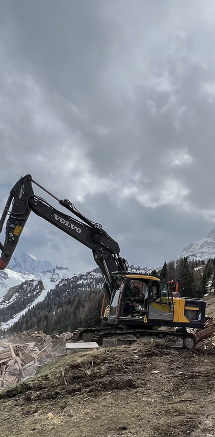 Ein LKW und ein Raupenbagger